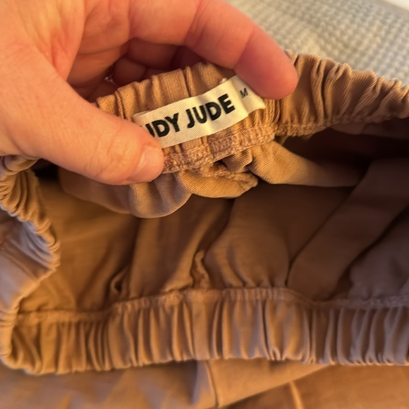 Rudy Jude Gardener Sweats in Gold - Picture 3 of 5